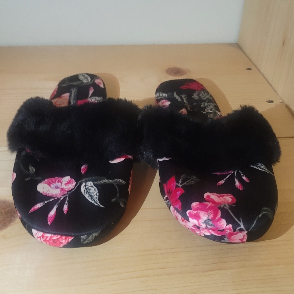 Slippers - Picture 3 of 4